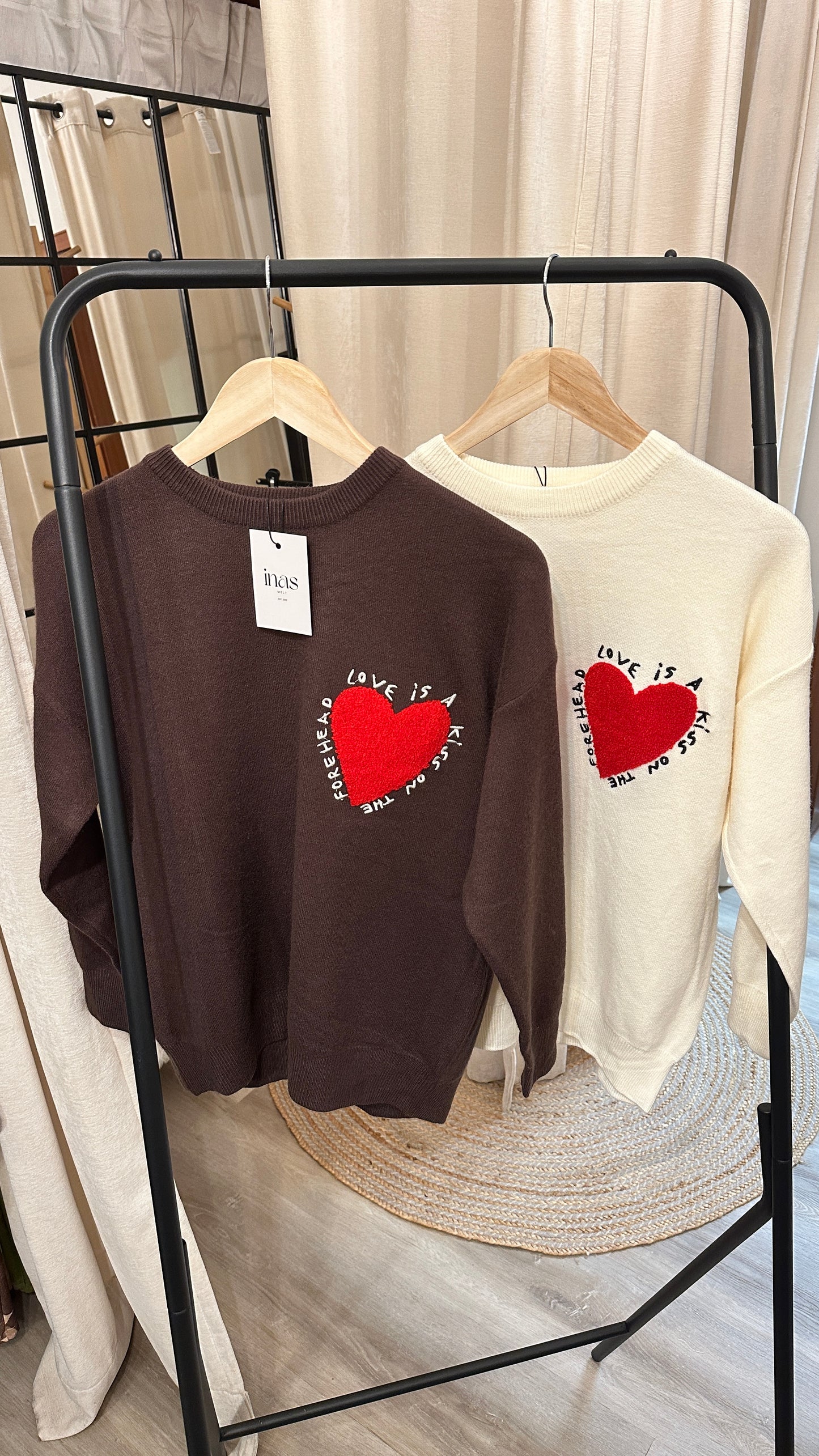 Love is a kiss Pullover