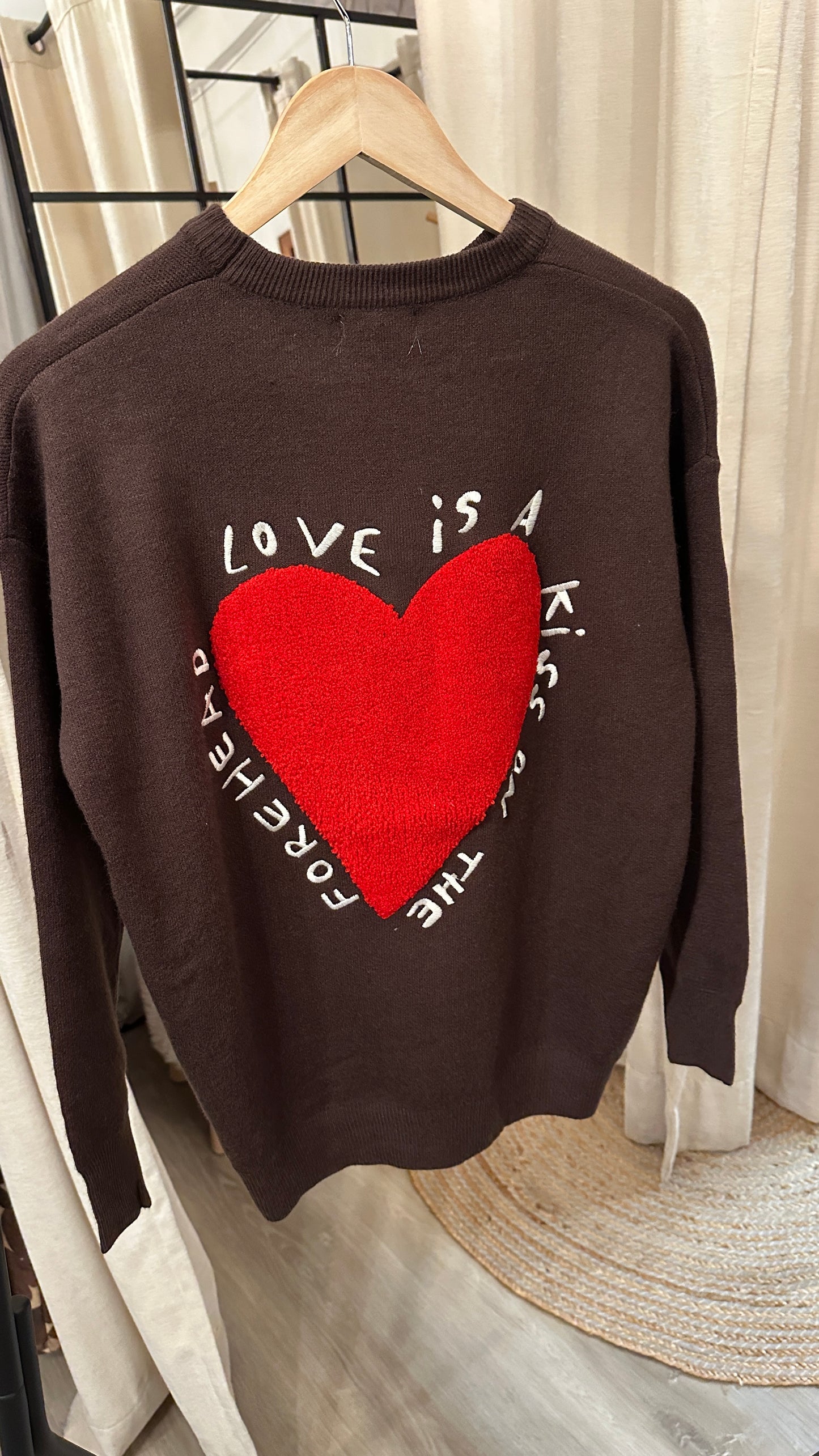 Love is a kiss Pullover