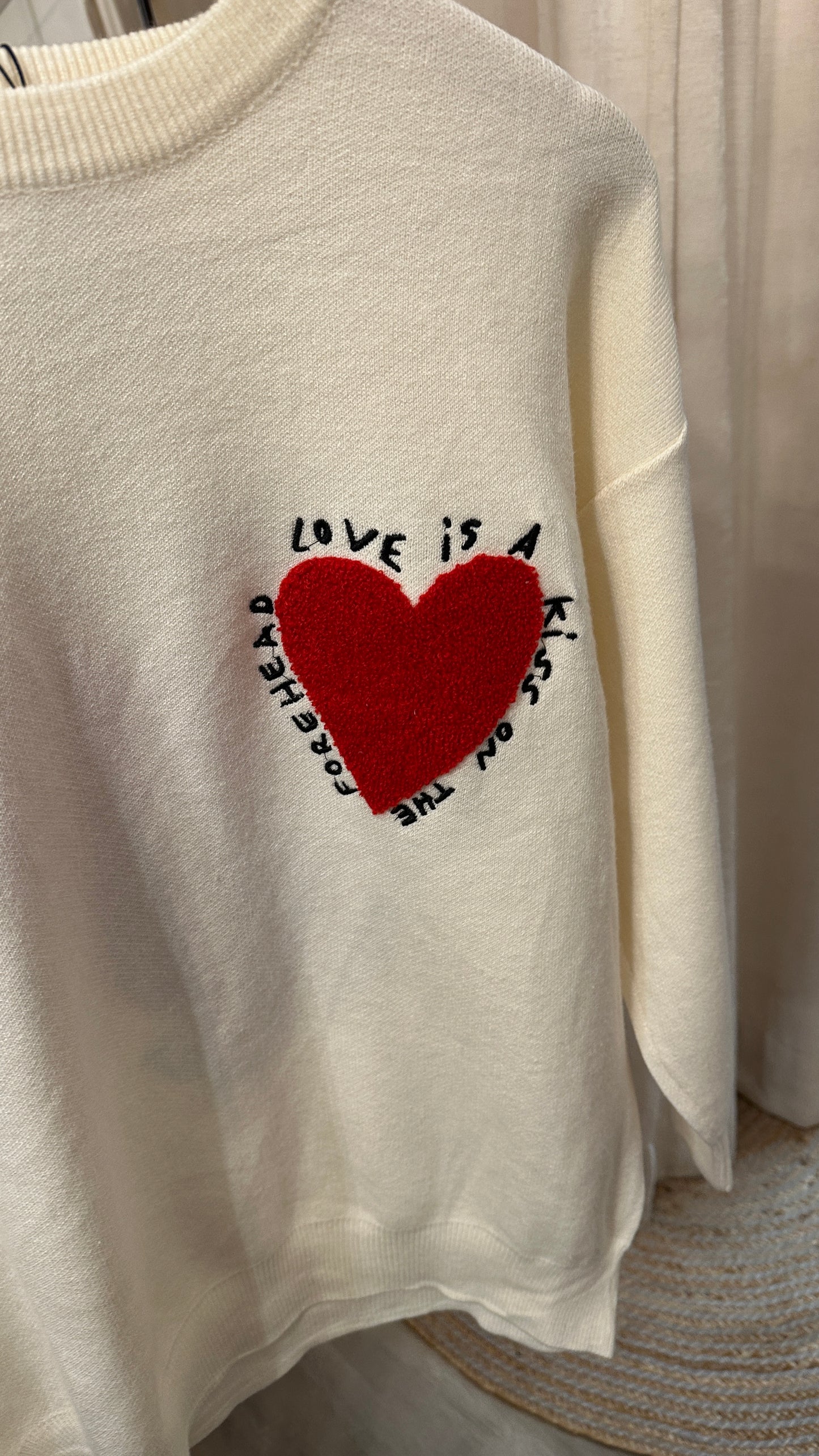 Love is a kiss Pullover