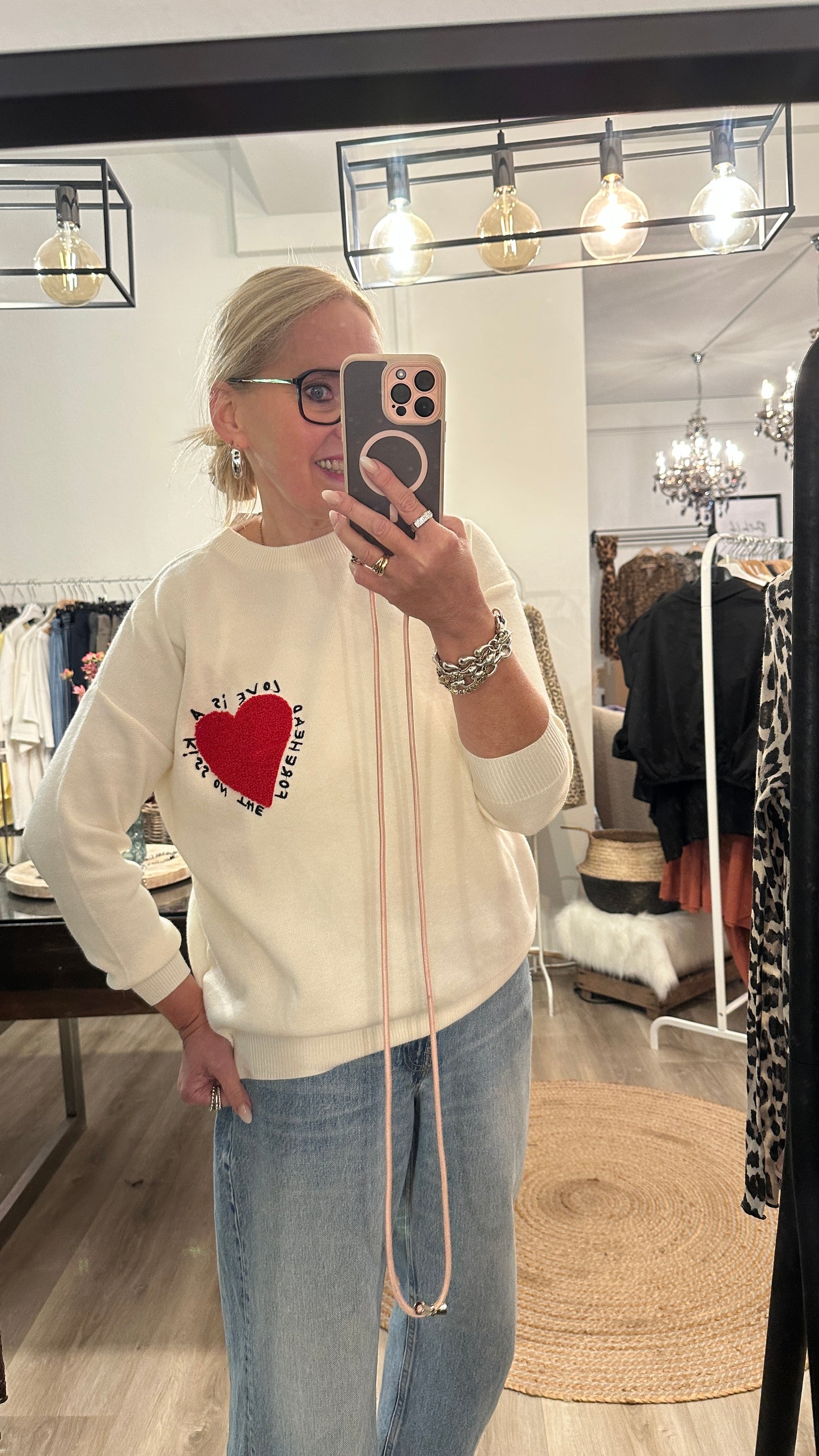 Love is a kiss Pullover
