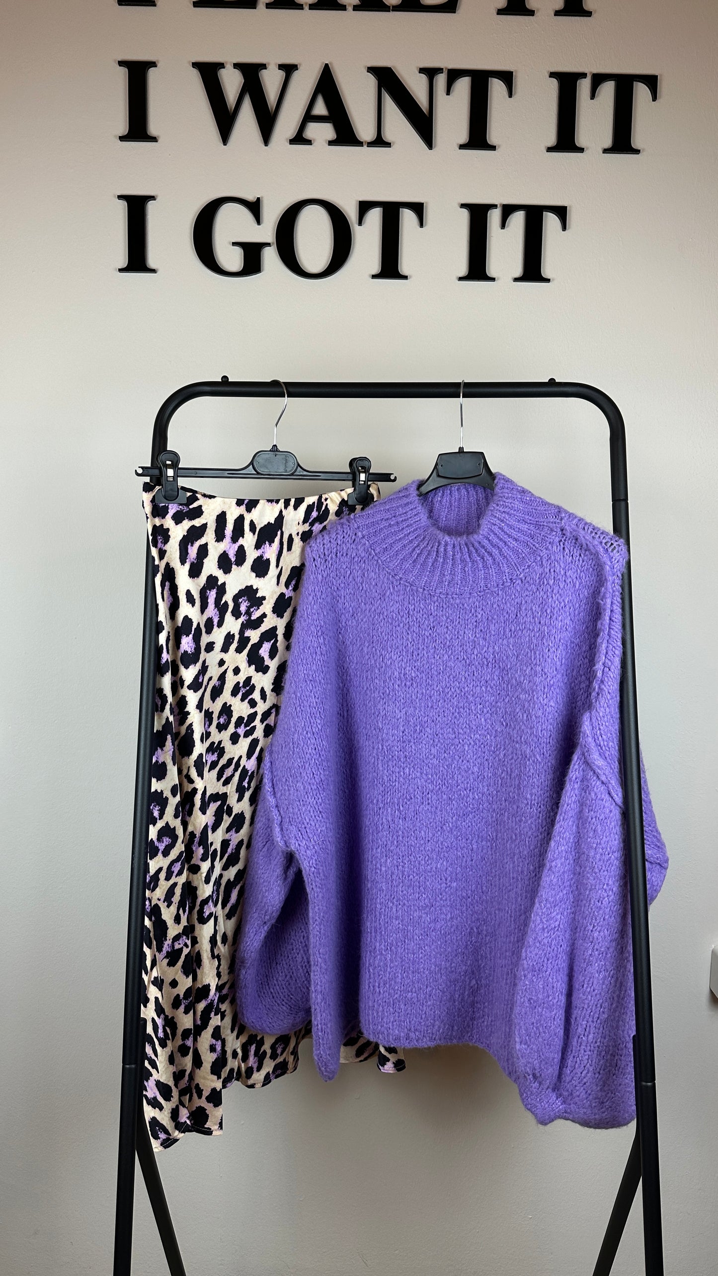 Satinrock Leo Colour
