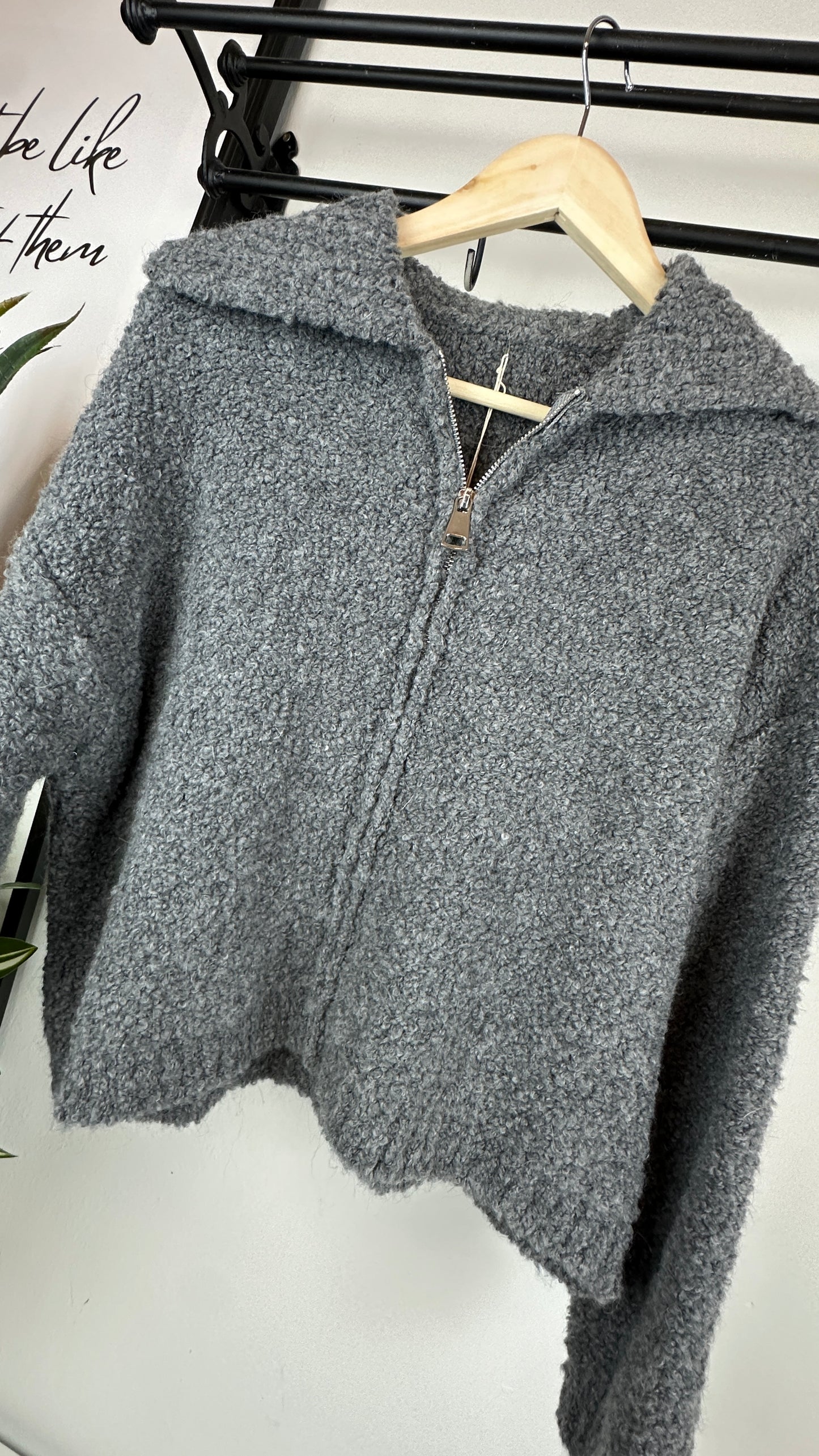 Bouclè Strickjacke mit Kragen