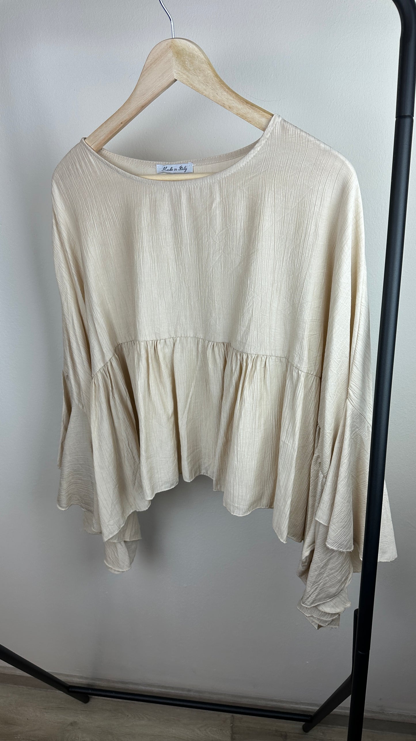 Kurze Volantbluse Sandy