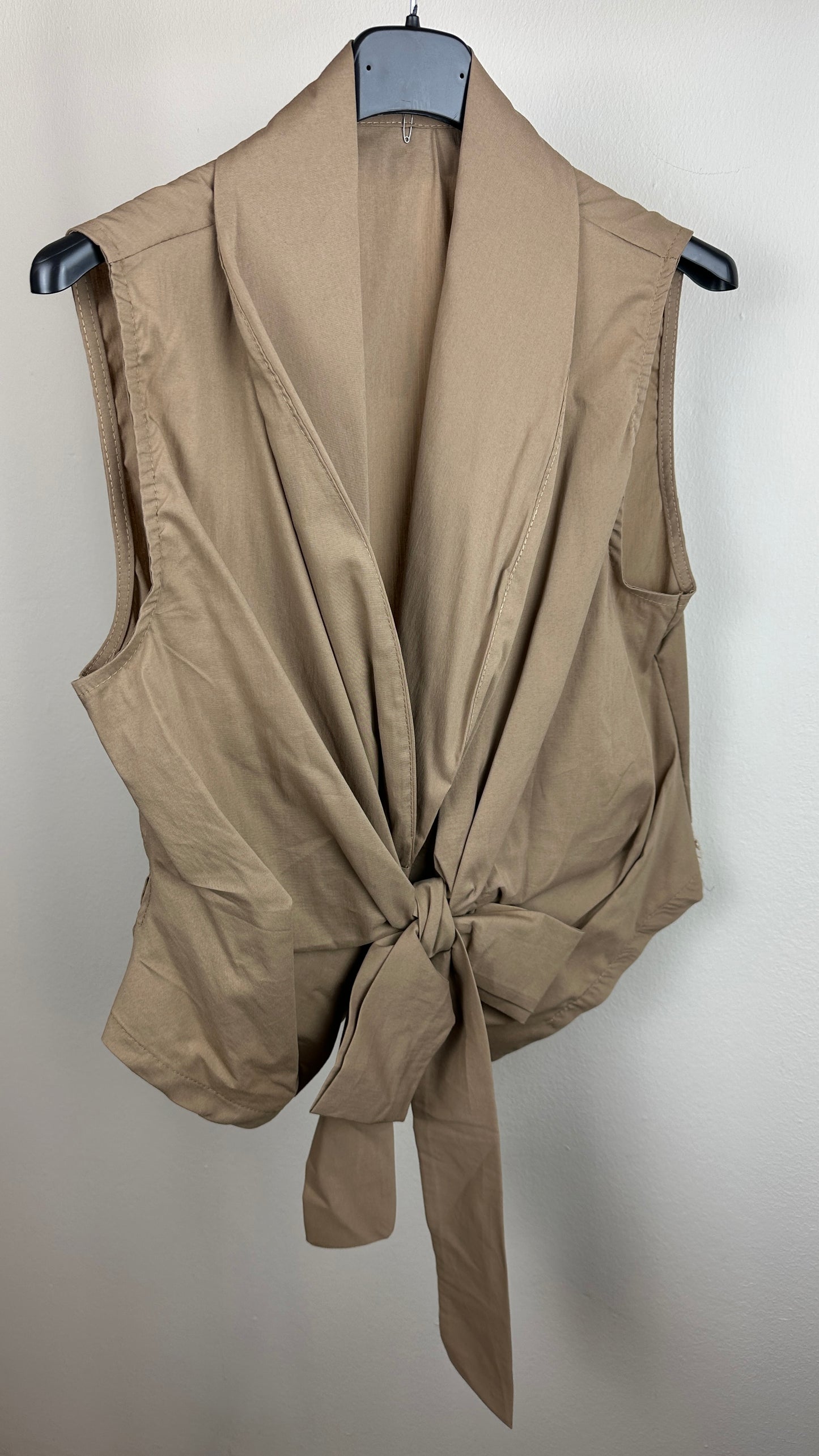 Schluppenbluse ärmellos