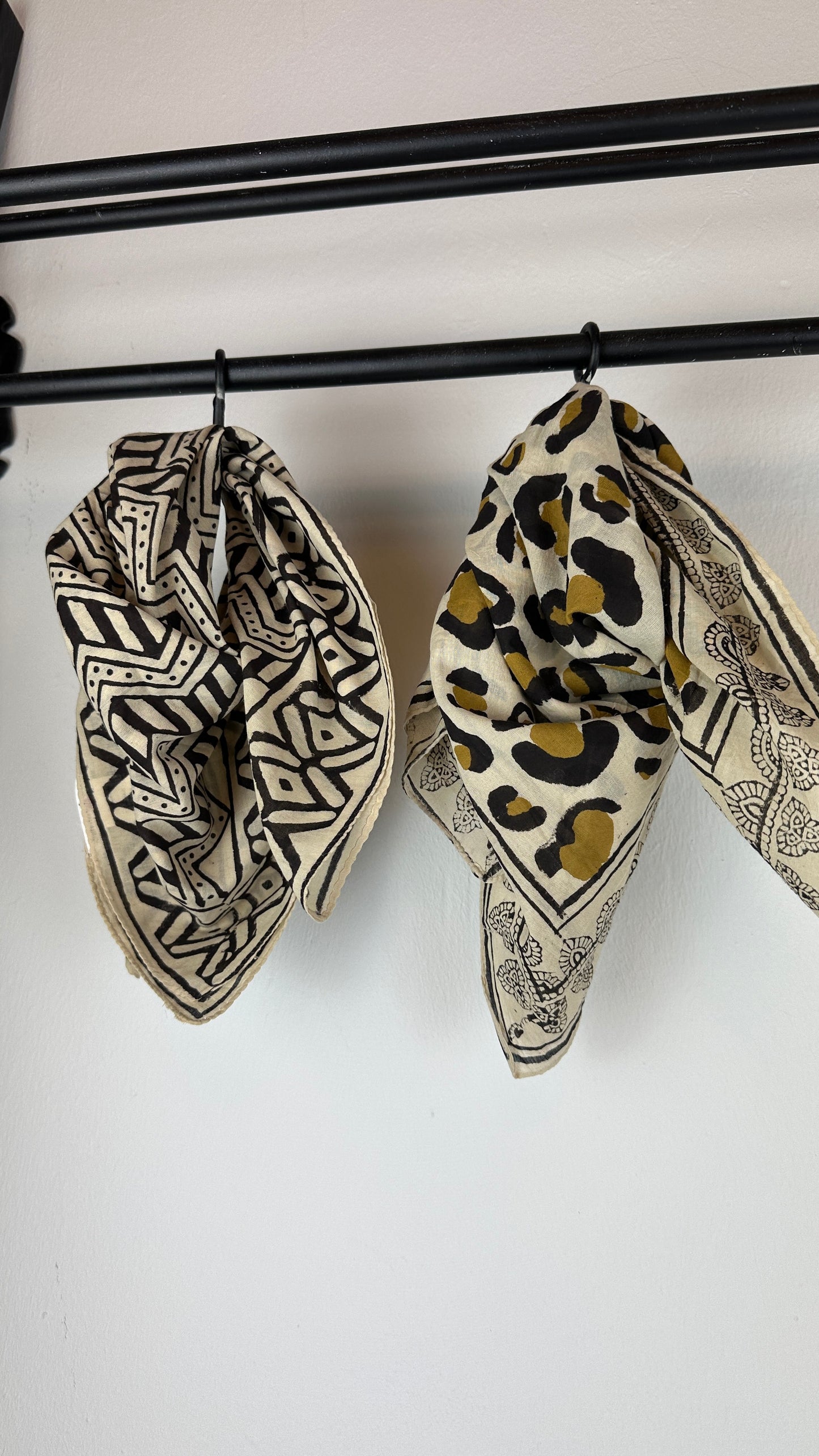 Stylisches Nicki Tuch in zwei Varianten