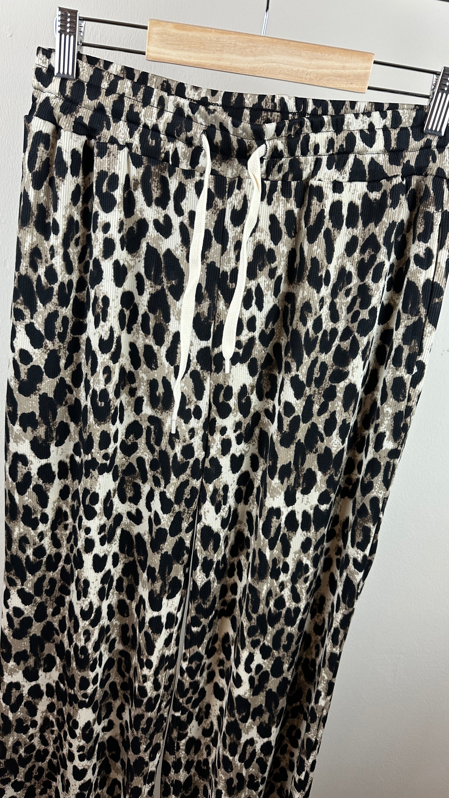Leo Shirthose gerippt