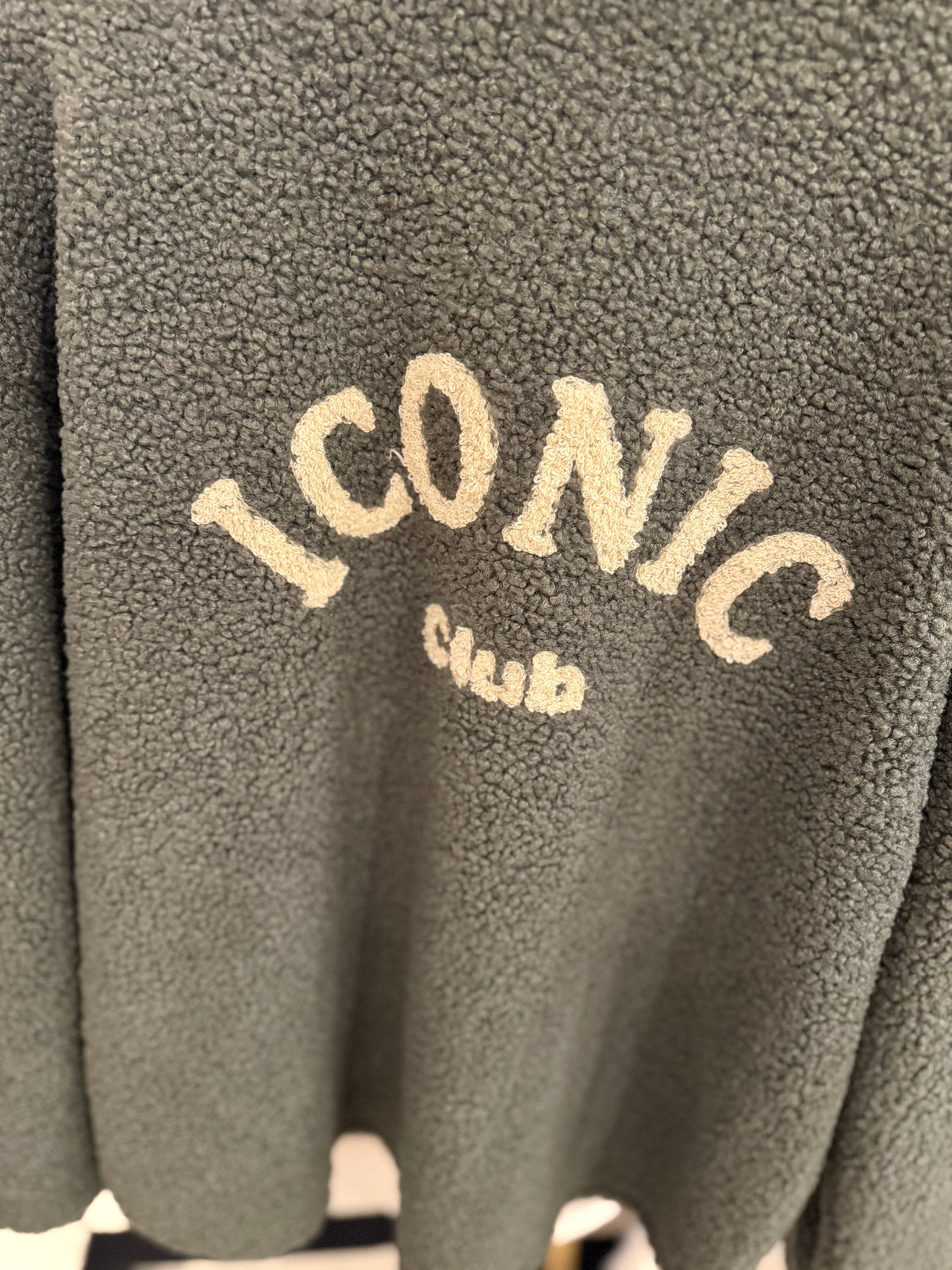 Teddy Hemdjacke ICONIC Club