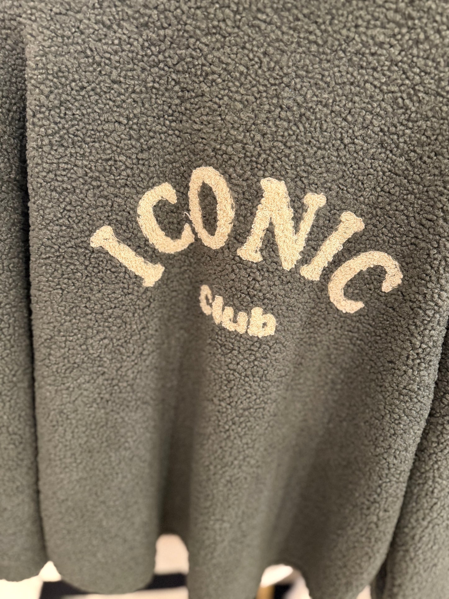 Teddy Hemdjacke ICONIC Club