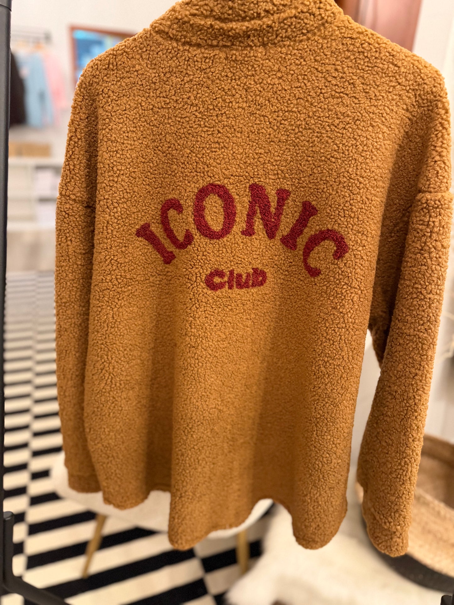 Teddy Hemdjacke ICONIC Club