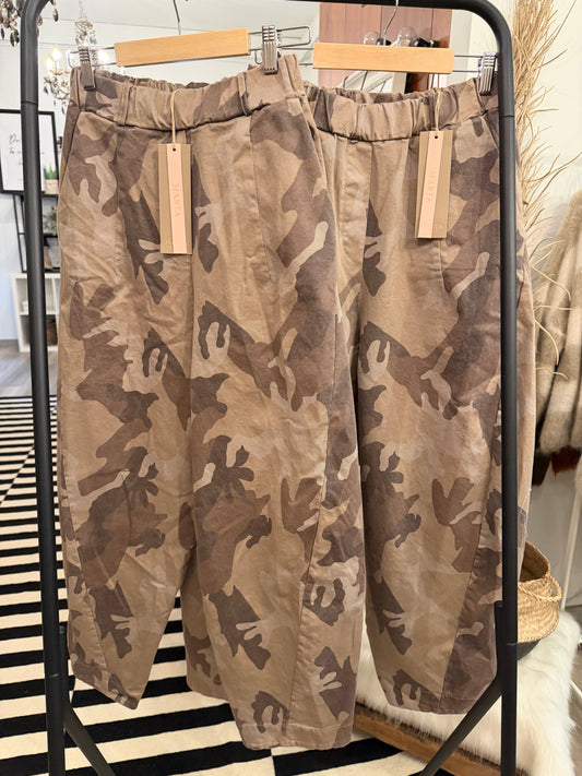 MARTA DU CHATEAU Camouflage Barreljogger