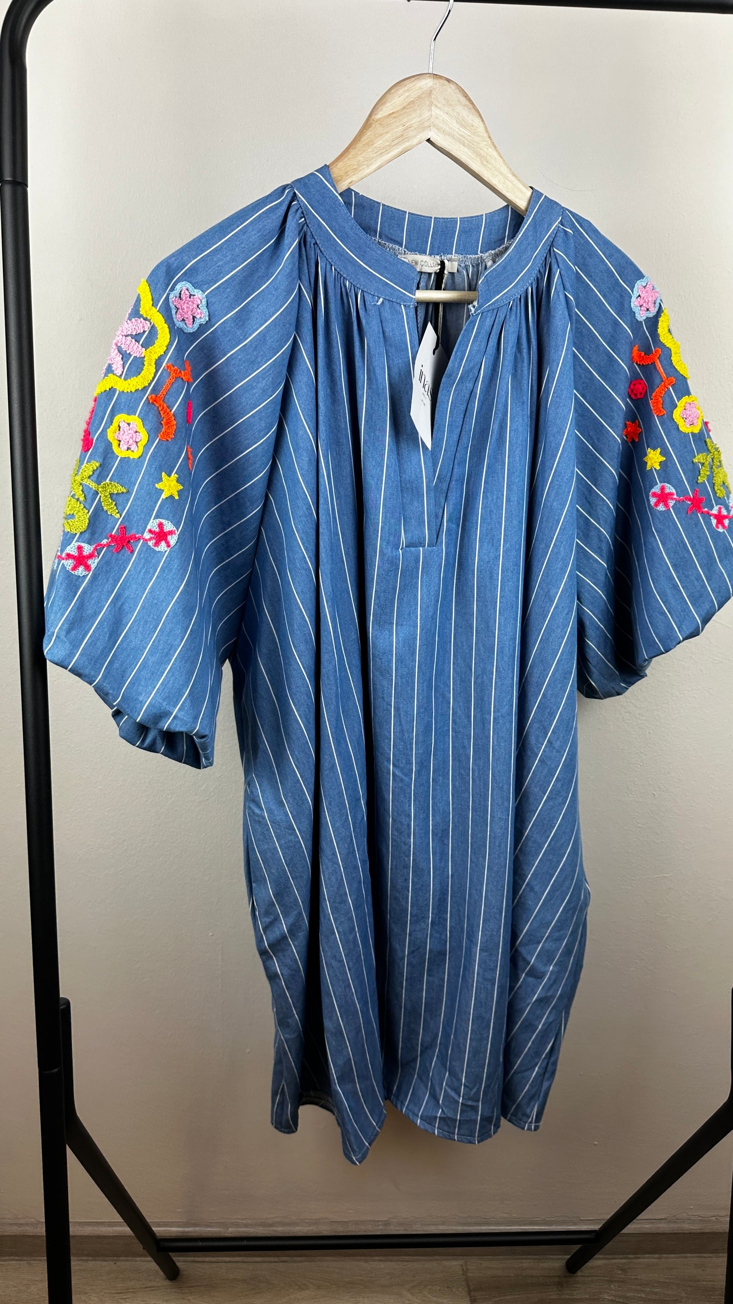 Jeanskleid Pinstripes & Flowers