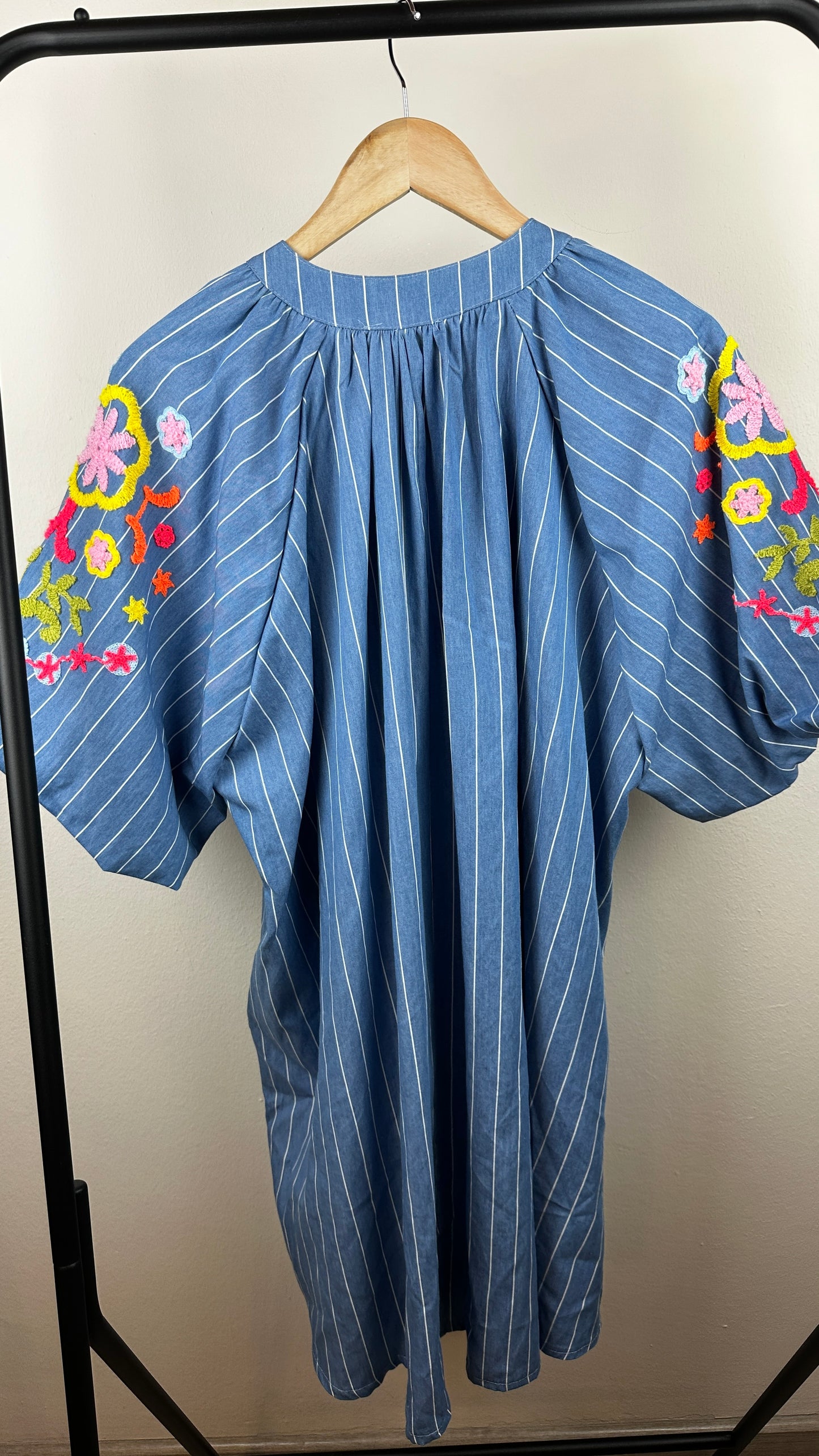 Jeanskleid Pinstripes & Flowers