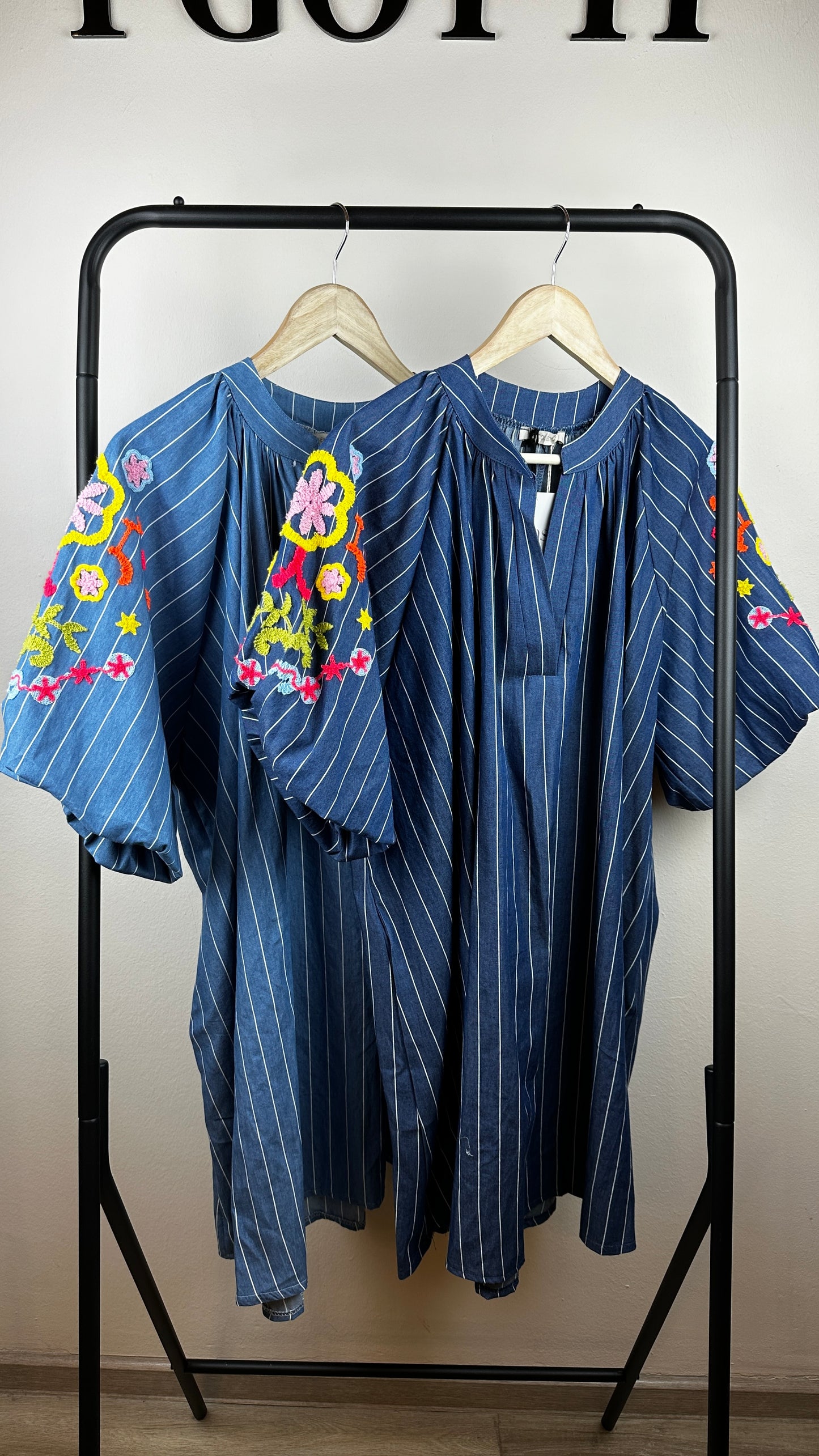 Jeanskleid Pinstripes & Flowers