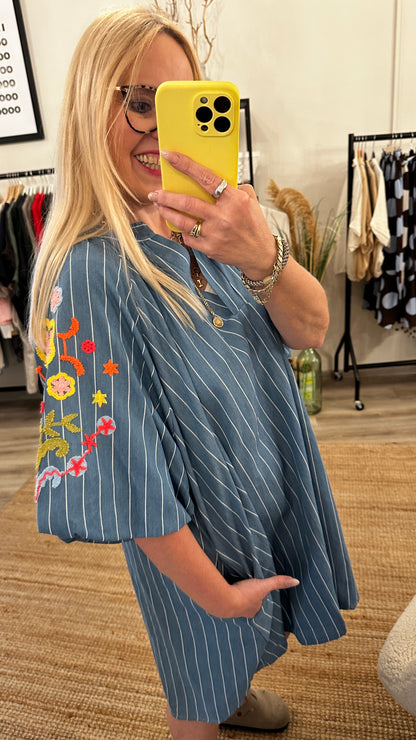 Jeanskleid Pinstripes & Flowers