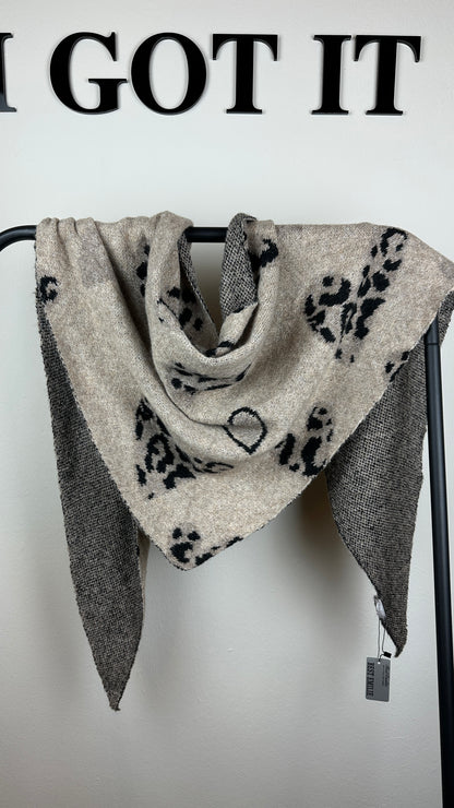 Dreieckschal mit Leo Herzen