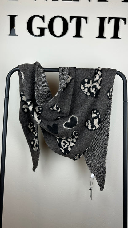 Dreieckschal mit Leo Herzen