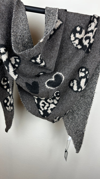 Dreieckschal mit Leo Herzen