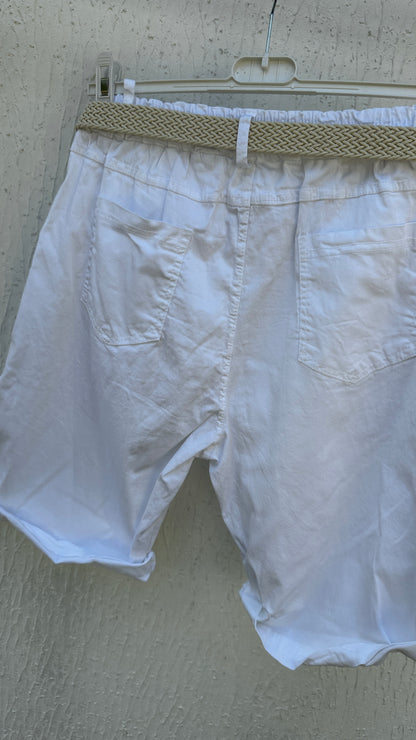 Krempelshorts mit Gürtel