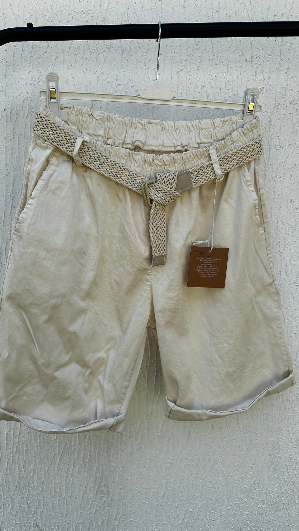Krempelshorts mit Gürtel