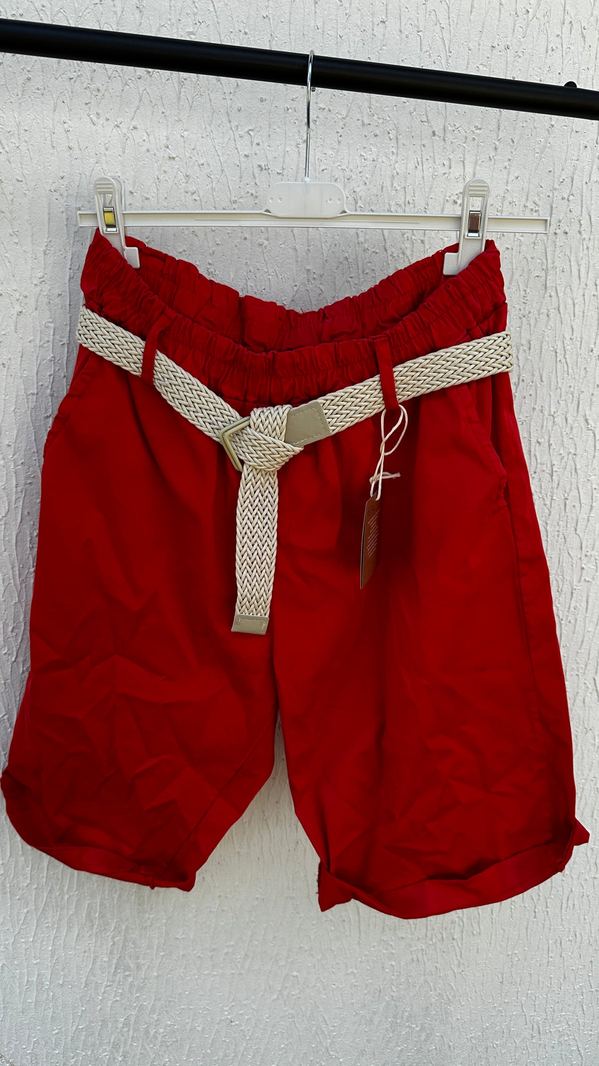 Krempelshorts mit Gürtel