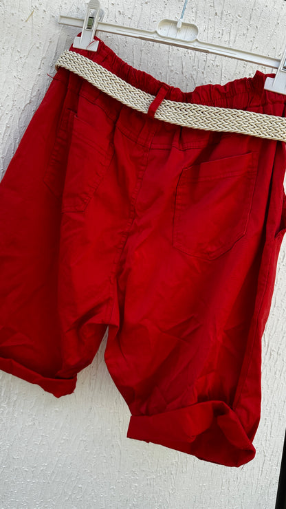 Krempelshorts mit Gürtel