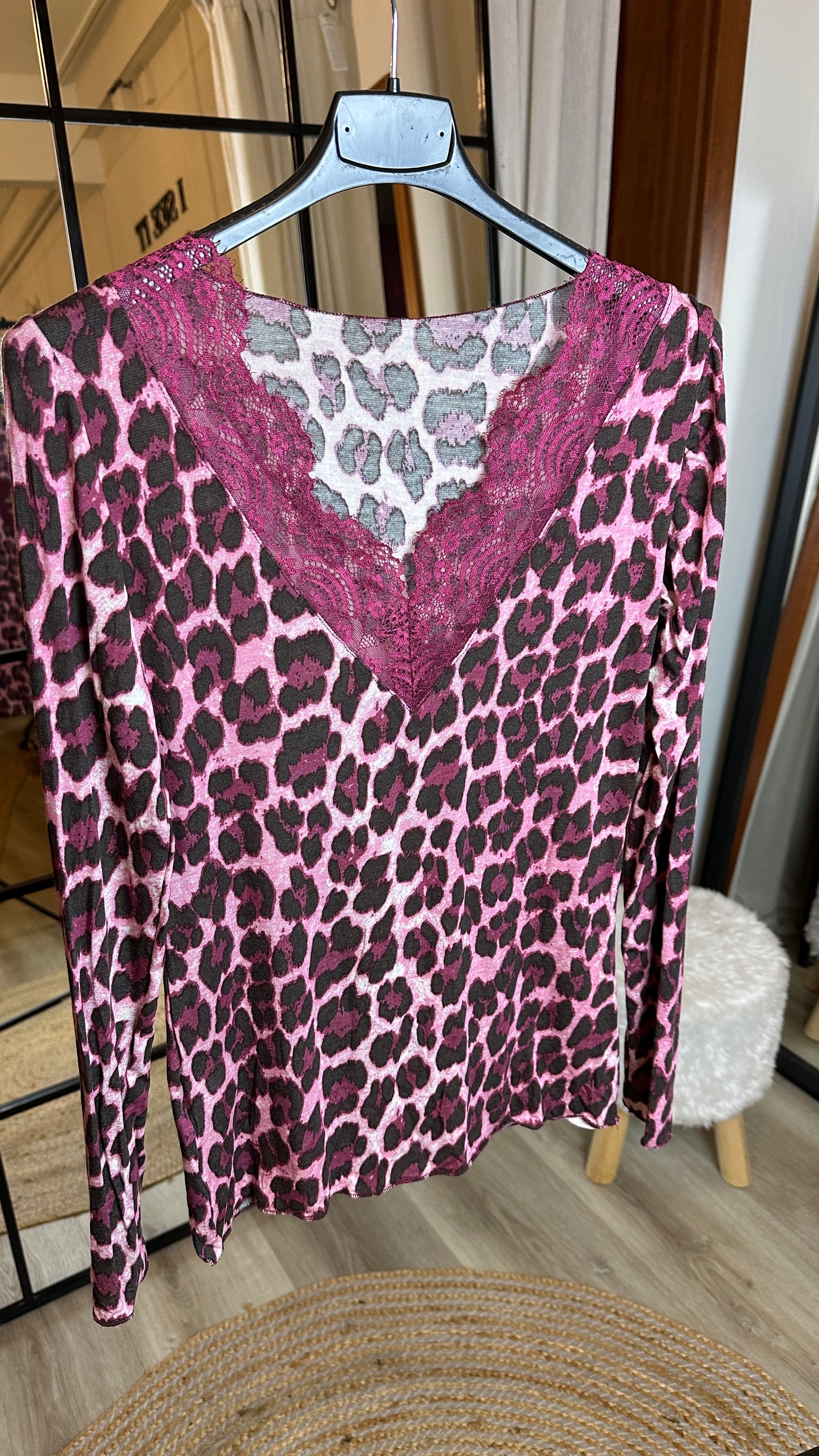 Cashmere V-Shirt Lace Leo
