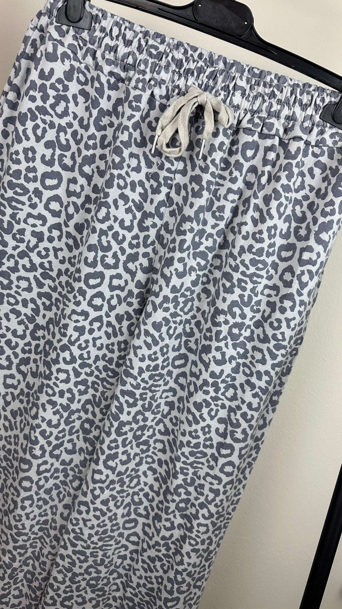 Sweathose Leolove