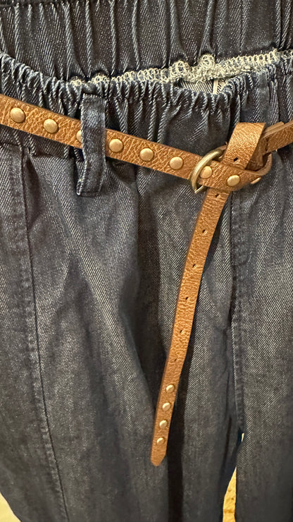 Barreljeans JOAN mit Nietengürtel