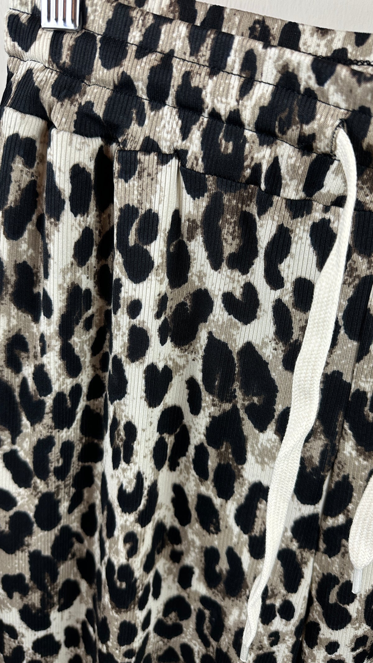 Leo Shirthose gerippt