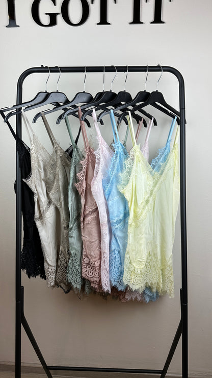 Asymmetrisches Spitzentop