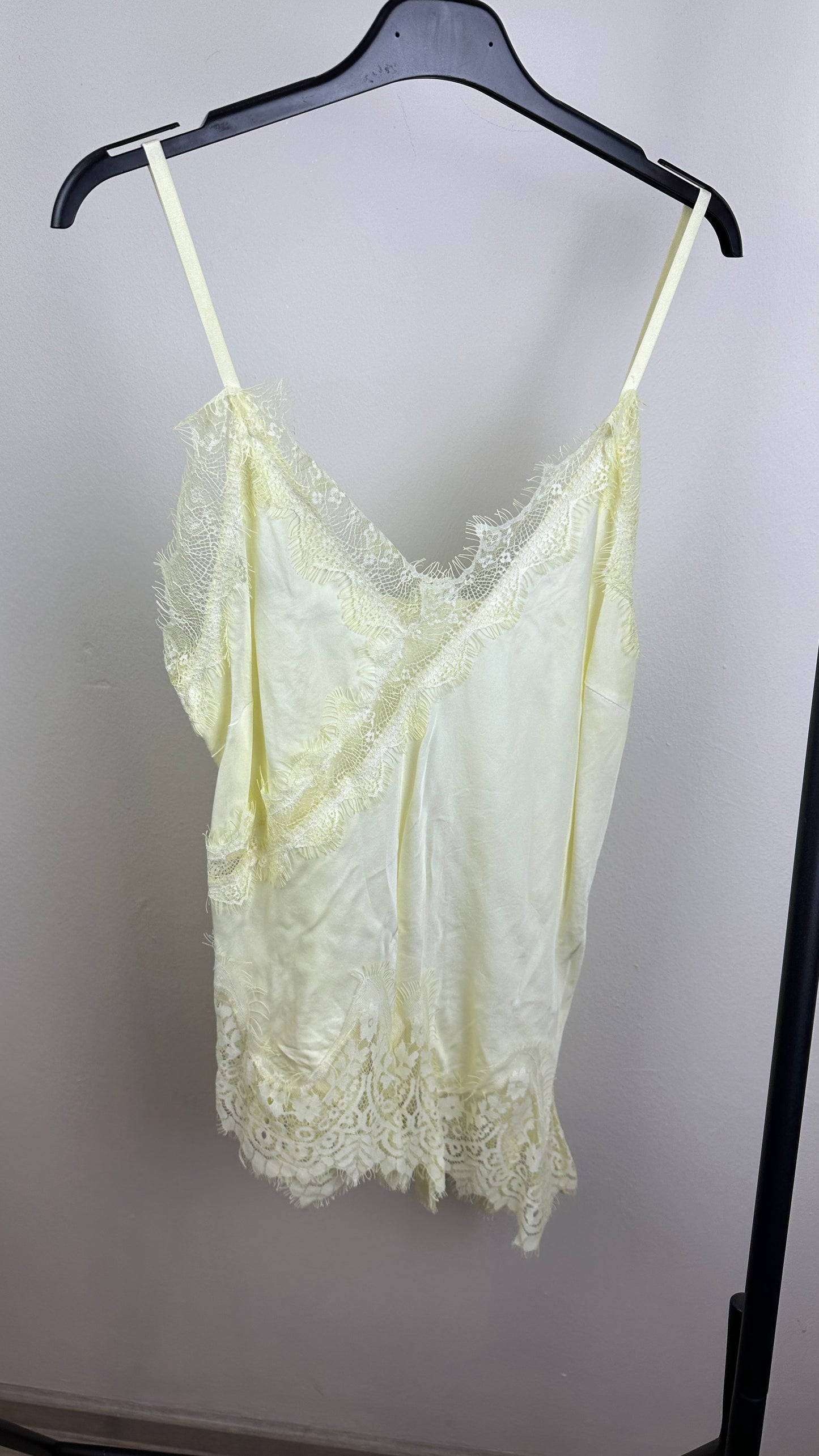 Asymmetrisches Spitzentop