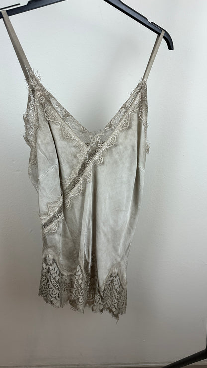 Asymmetrisches Spitzentop