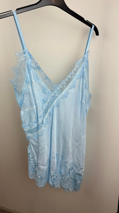 Asymmetrisches Spitzentop