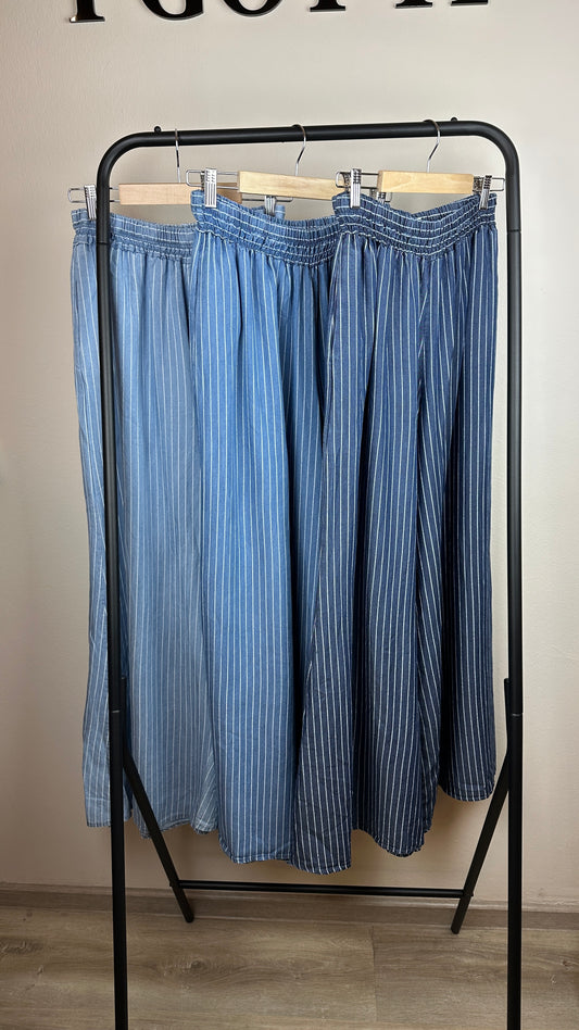 Viskosejeans mit Nadelstreifen