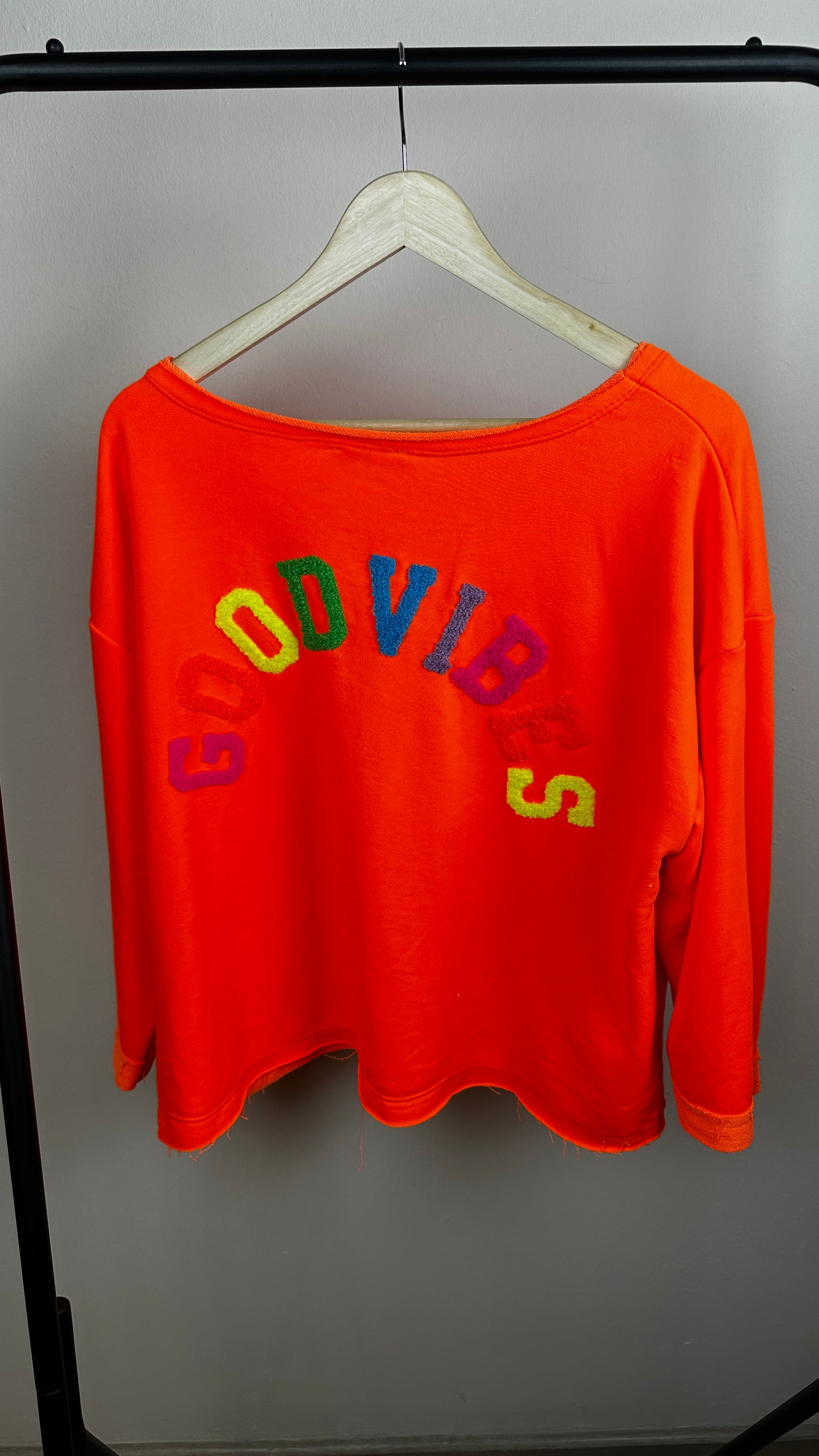 GOOD VIBES Sweater