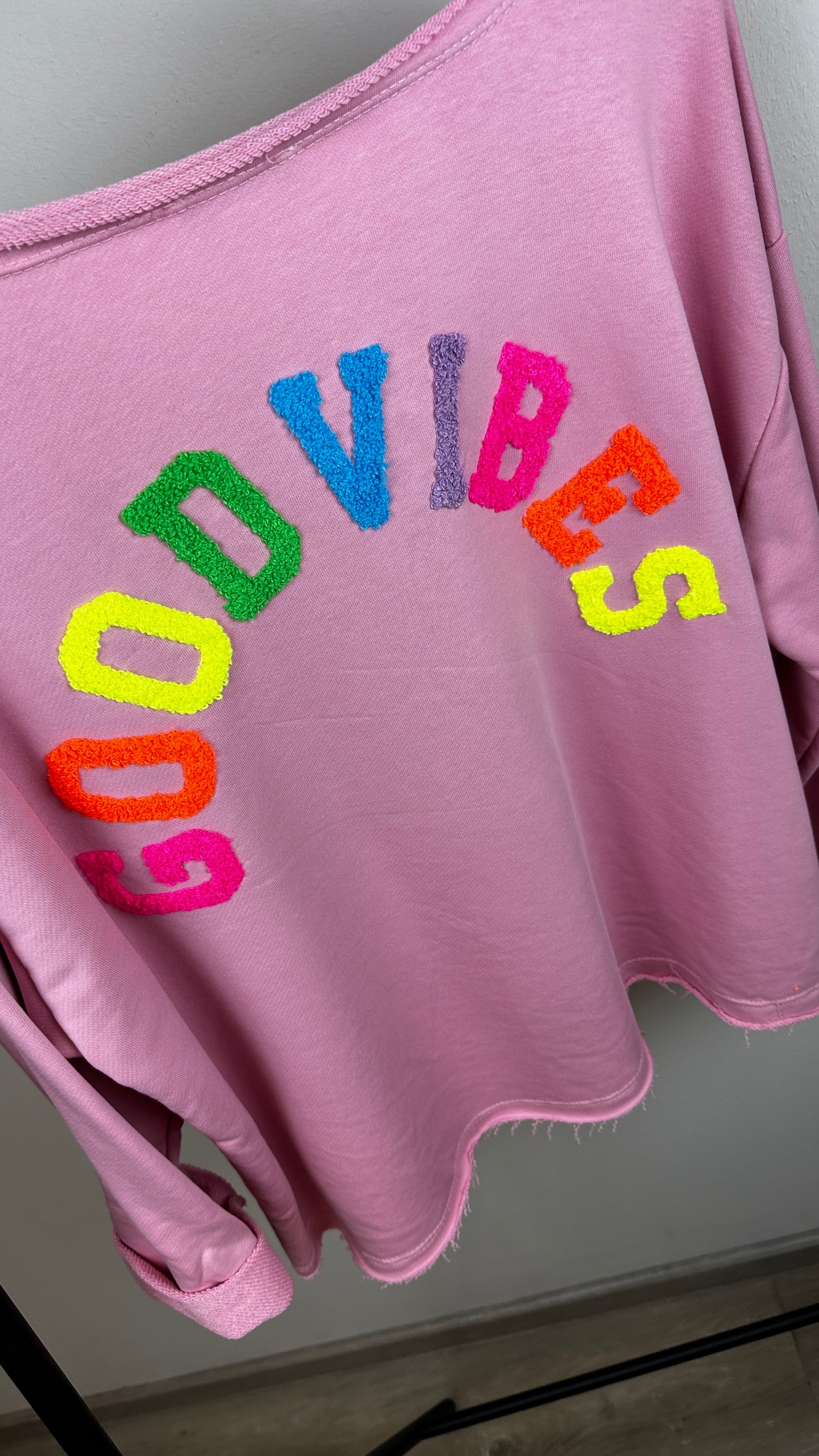 GOOD VIBES Sweater