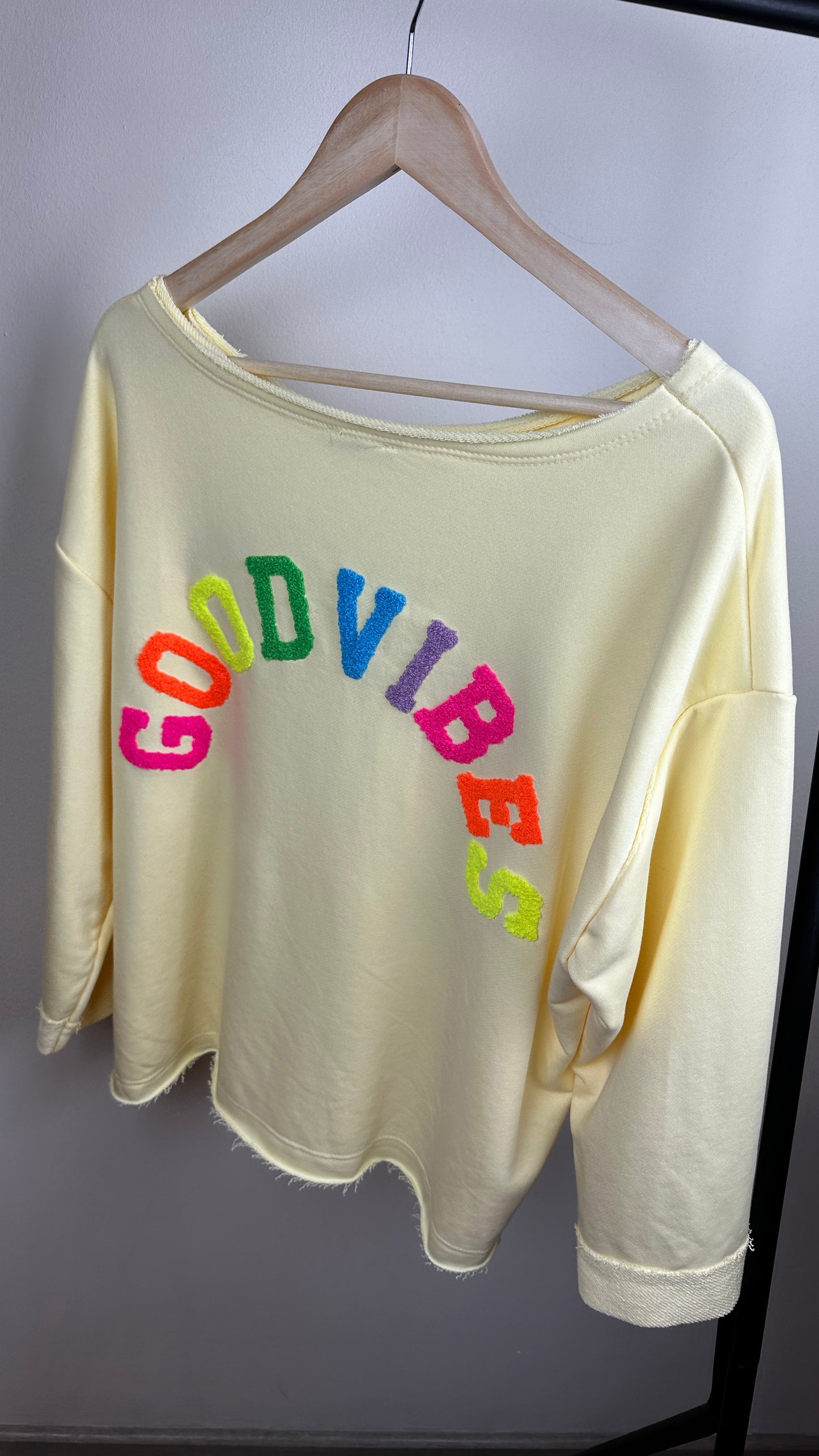 GOOD VIBES Sweater
